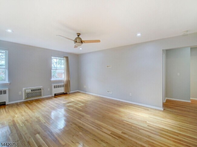 Building Photo - 28 Wedgewood Dr