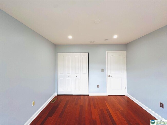 Building Photo - 6945 Hunt Dr