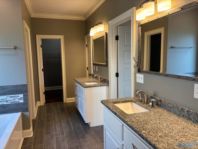 Building Photo - 317 Rosemont Rd SE