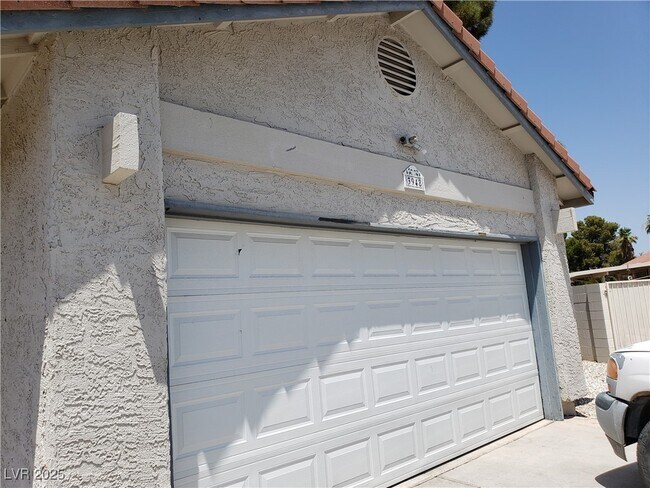 Building Photo - 3948 N Applecrest St