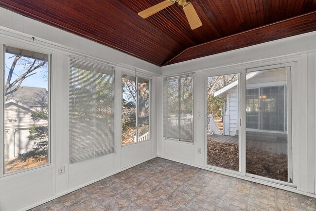 Building Photo - Charming 2+ Bedroom in Shrewsbury – Walkable Neighborhood & Pet-Friendly!