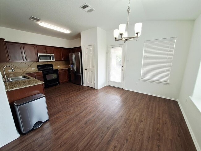 Building Photo - 325 Comal Run