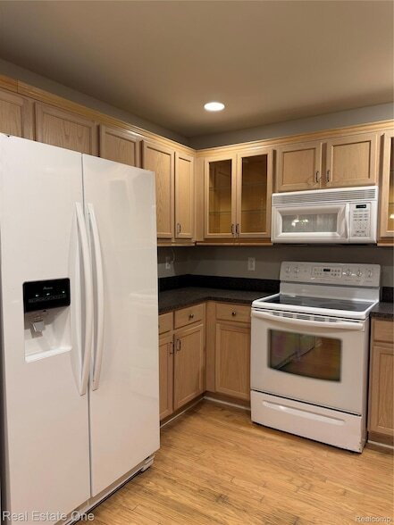 Building Photo - 29285 Glen Oaks Blvd E