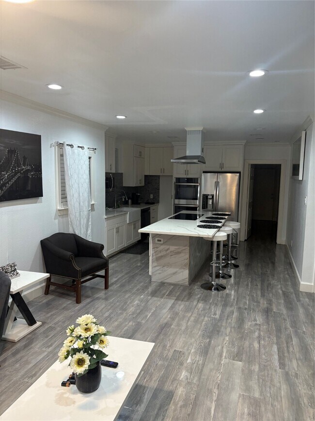 Building Photo - 3021 Gray St