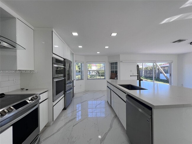 Building Photo - 109 Gables Blvd