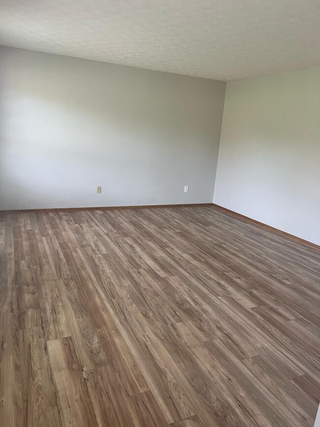 Building Photo - 1675 Braumiller Rd