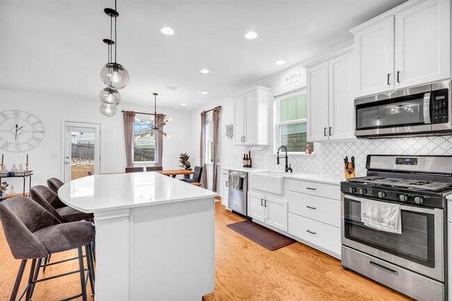 Building Photo - 10825 Blacket Dr
