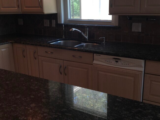 Building Photo - 2566 Blairmont Ter