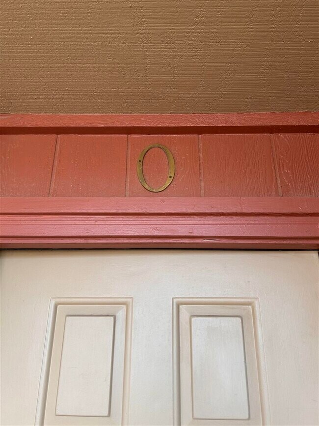 Building Photo - 1912 SW D Ave