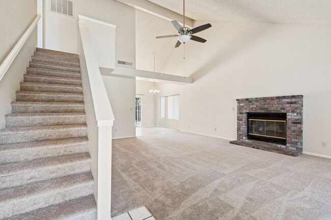 Building Photo - Charming home located in Clovis Unified Sc...
