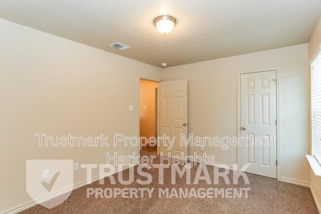 Building Photo - 101 Kings Ct