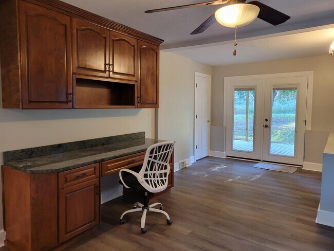 Building Photo - 1372 Creech Dr
