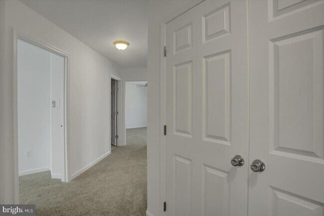 Building Photo - 301 Grandview Ave