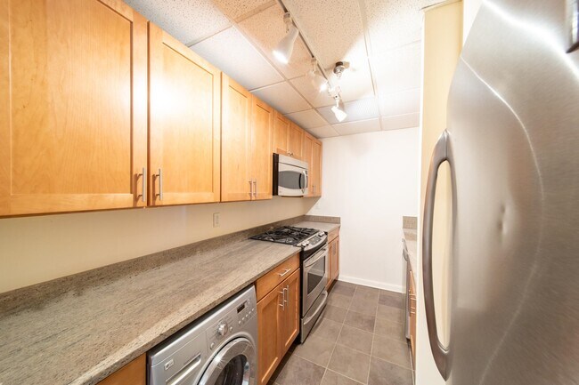 Building Photo - 227 Christopher Columbus Dr