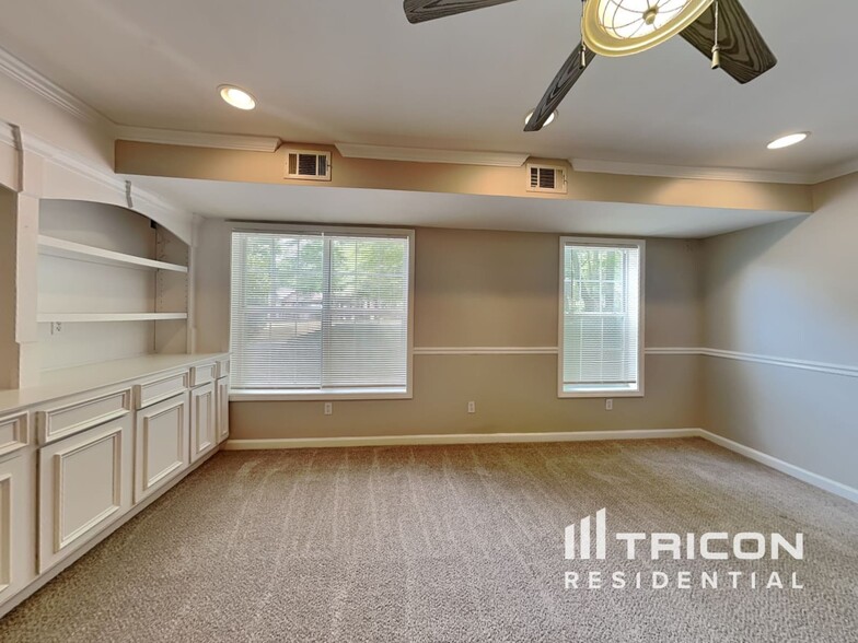 Building Photo - 2777 Brook Forest Dr