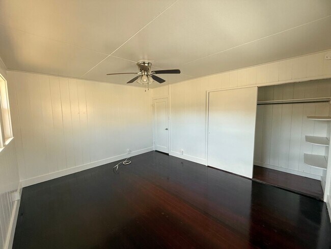 Building Photo - Partially Renovated 3 Bedroom / 2 Bathroom Main House – 1,400 Sq Ft