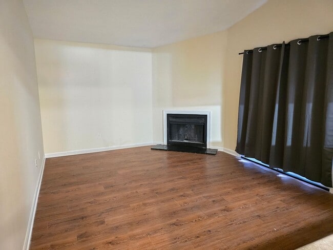 Building Photo - 1225 Oakplace Dr SW