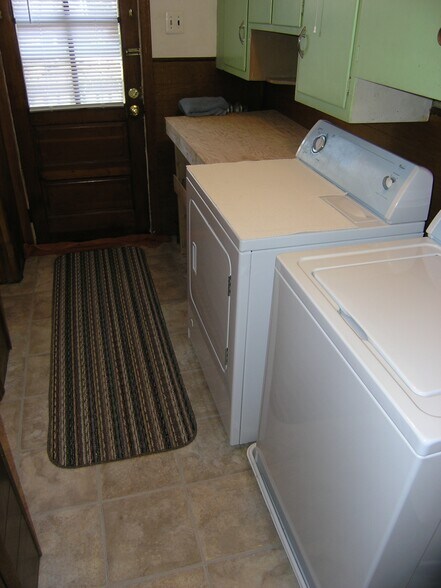 Building Photo - 396 W Clements Bridge Rd