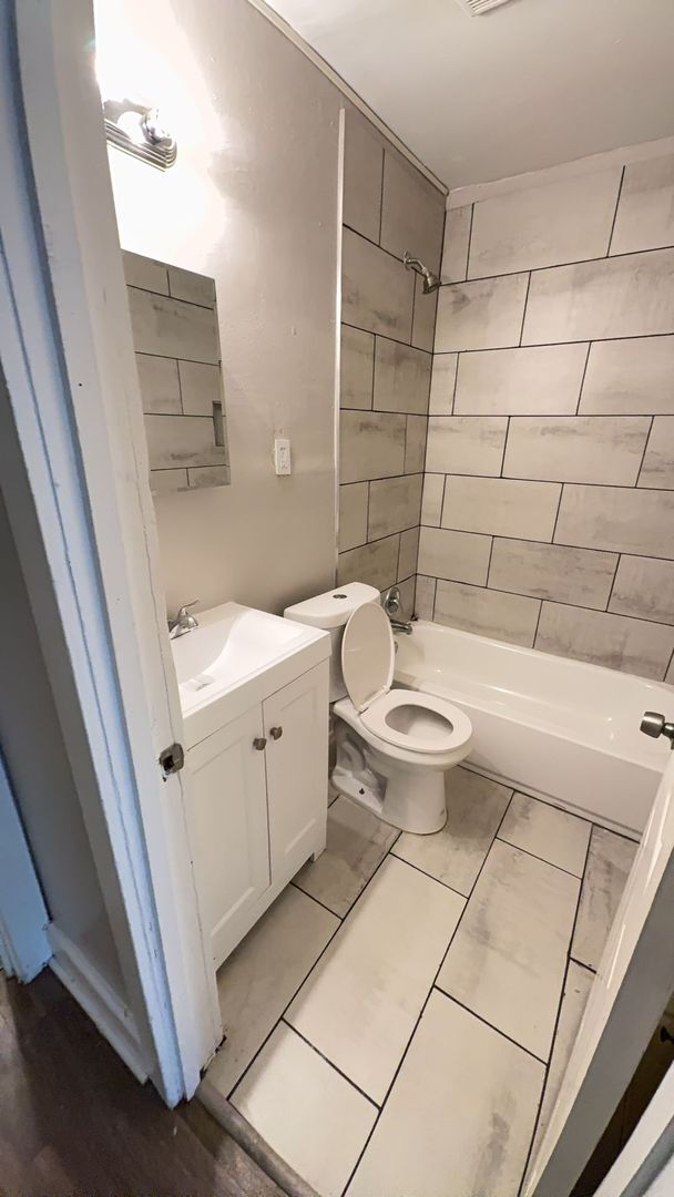 Building Photo - Newly Renovated Home In North Memphis - 1/2 OFF The First Month's Rent