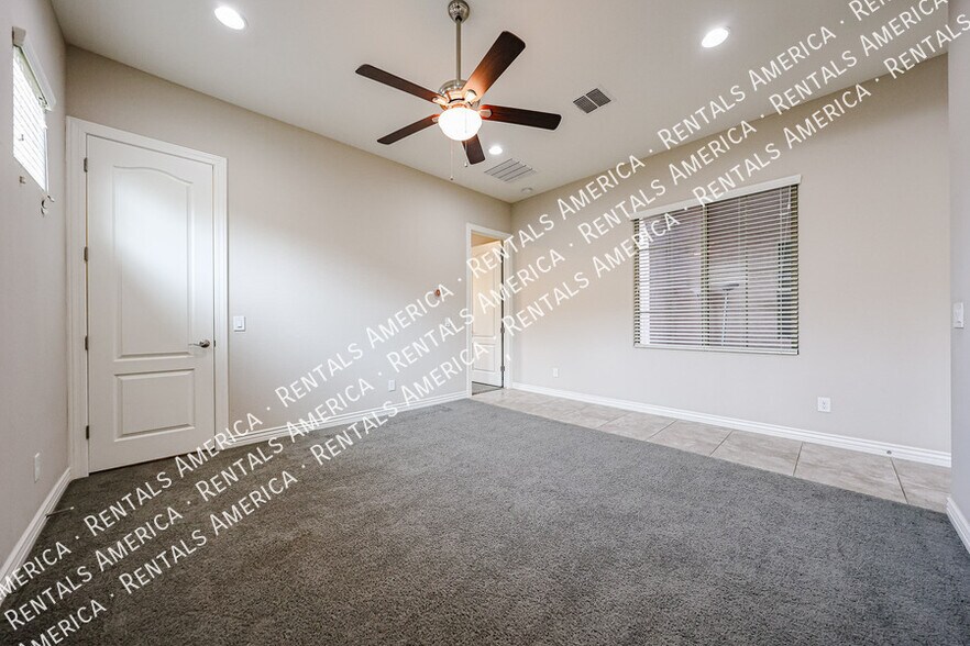 Building Photo - 3375 E Balsam Dr