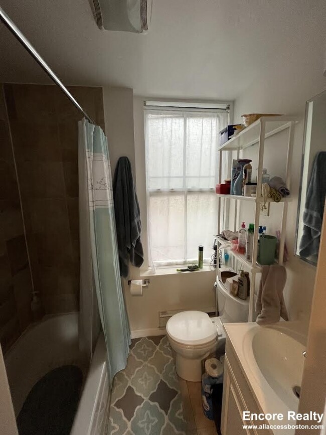 Building Photo - 115 Salem St