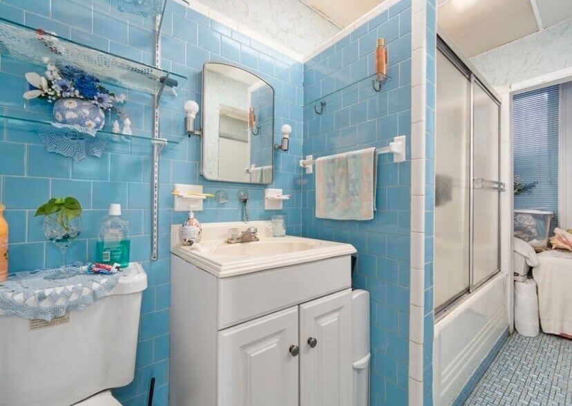 Building Photo - 17 Wyman St