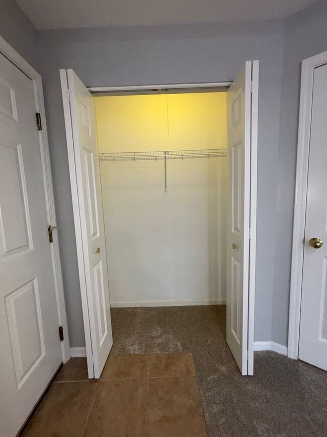 Building Photo - 1313 N Red Oak Cir