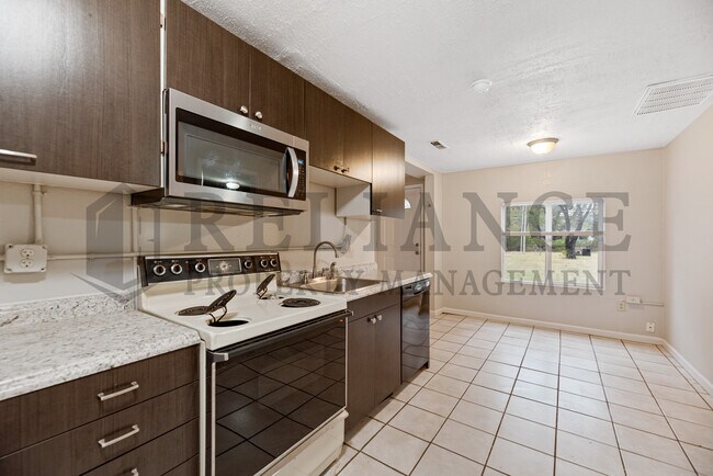 Building Photo - 508 N Tracy St