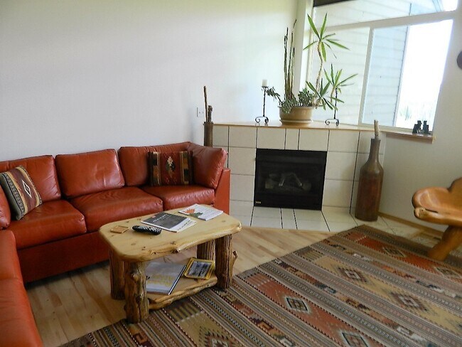 Building Photo - Long Term Rental- Forest Park 81D