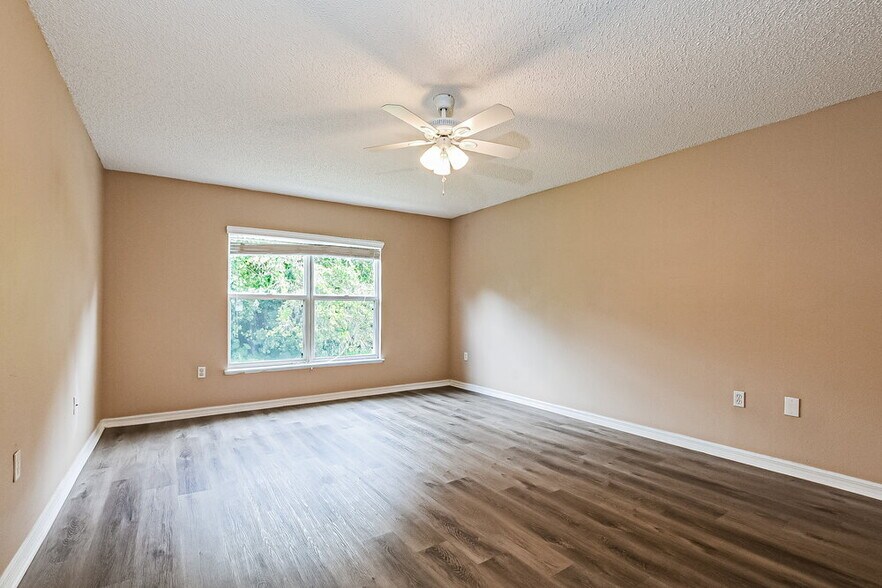 Building Photo - 239 Pleasant Gardens Dr