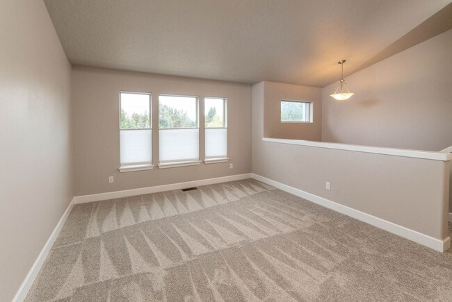 Building Photo - Refined Living in the Heart of Bend — Fully Remodeled Home for Lease