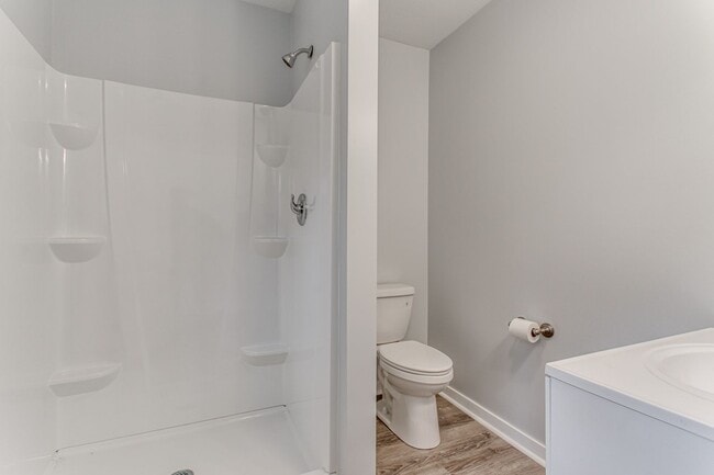 Building Photo - Beautiful Newly Renovated 3 Bedroom 2 Bath...