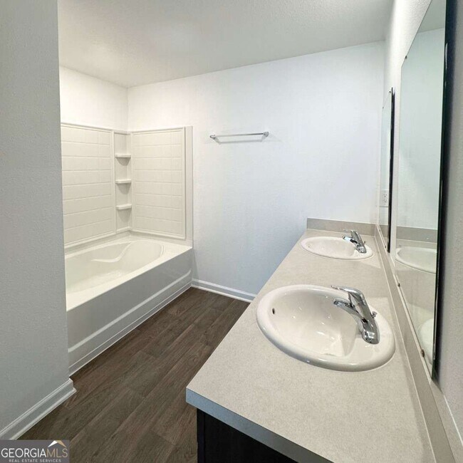 Building Photo - 101 Landing Blvd