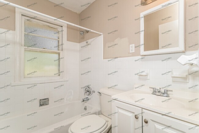 Building Photo - 245 St Regis Ln