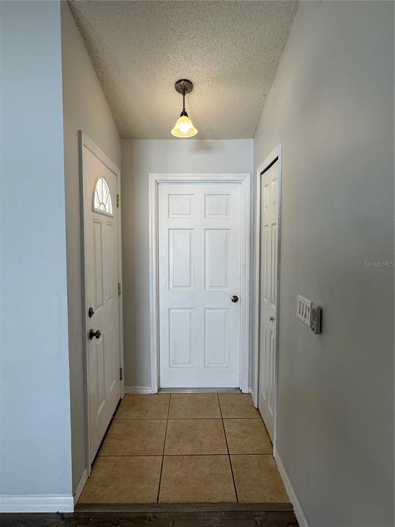 Building Photo - 106 N Hampton Ct