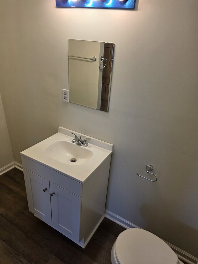 Building Photo - 112 Montgomery Ave