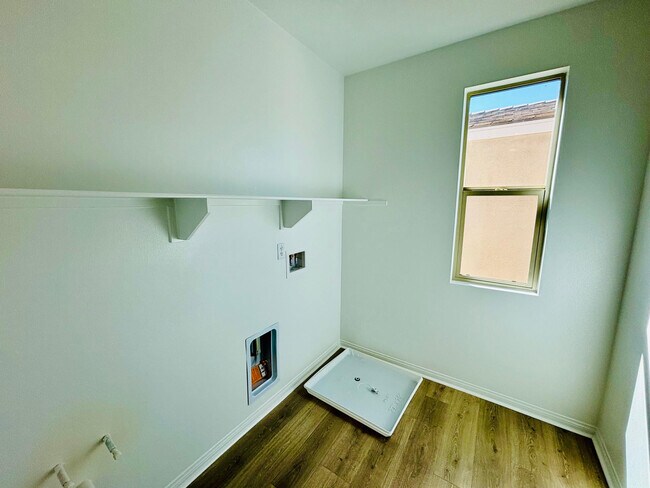 Building Photo - 27366 Hyland Ct