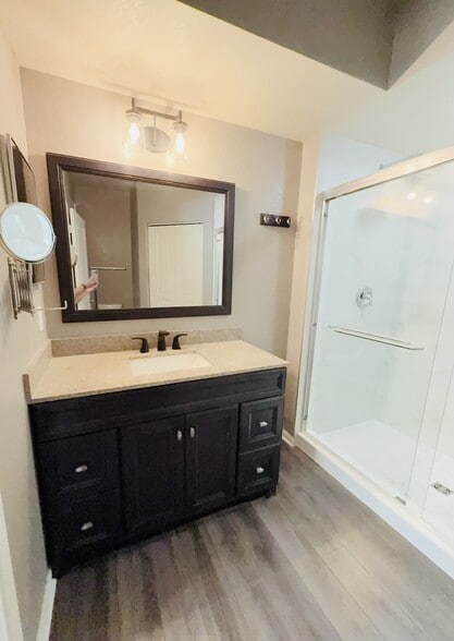 Master Bathroom - 5125 Palm Springs Blvd