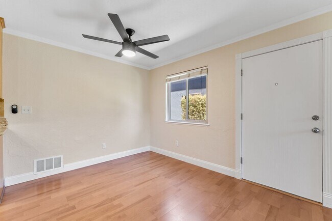 Building Photo - 1355 42nd Ave