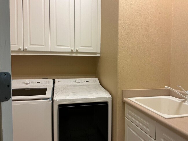 Building Photo - 1750 Bella Terra Dr