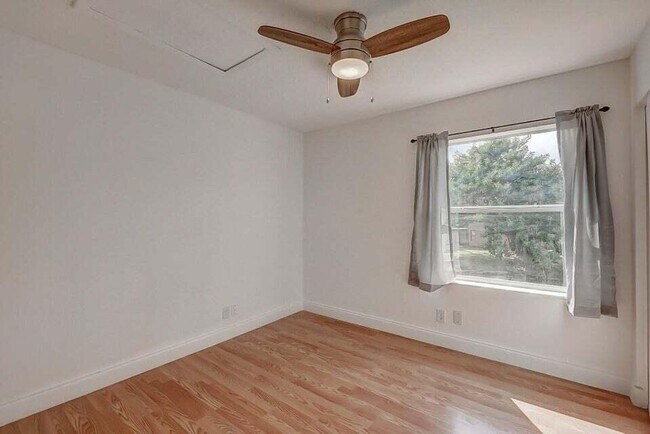 Building Photo - 10758 Lake Jasmine Dr