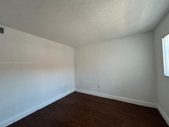 Building Photo - 19741 SW 114th Ave