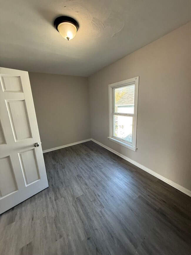 Building Photo - SECTION 8 and EDEN Accepted!! Your Newly Renovated Dream 5 Br Home Awaits!!