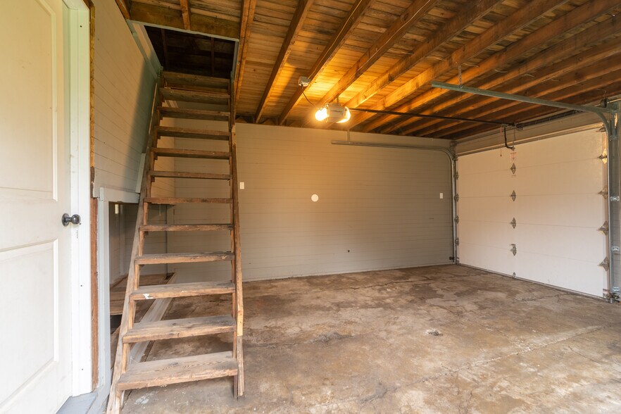 Building Photo - 1728 W 11th Ave