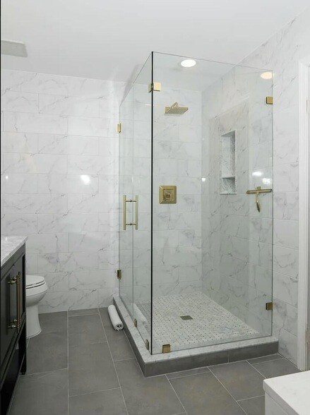 Building Photo - 819 Windermere Way