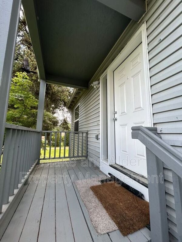 Building Photo - 5609 SE 117th Ave