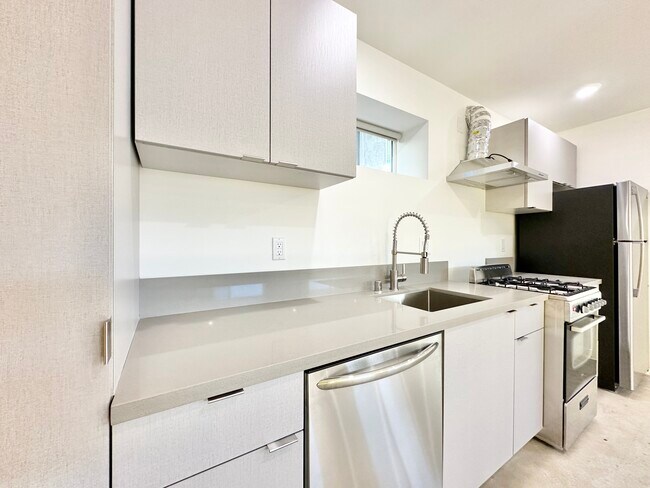Building Photo - 2429 W Ave 33