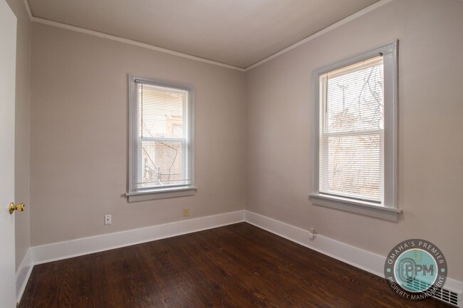 Building Photo - Spacious House | 2 Bed 1 Bath