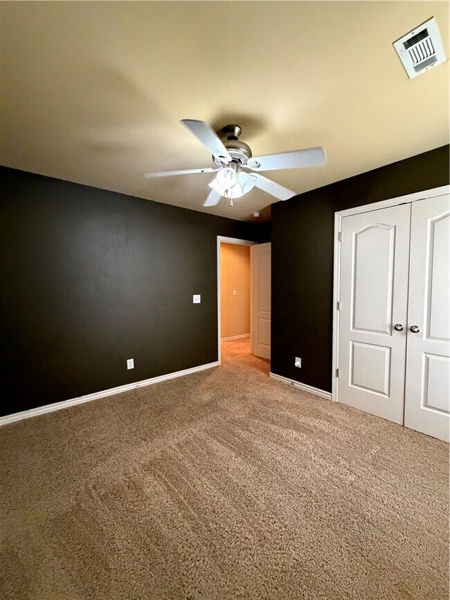 Building Photo - 603 SW Loudon Dr