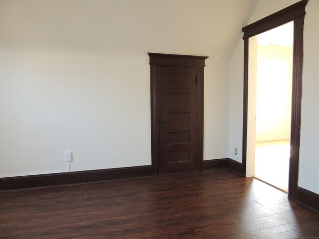 Building Photo - 125 Wilson St